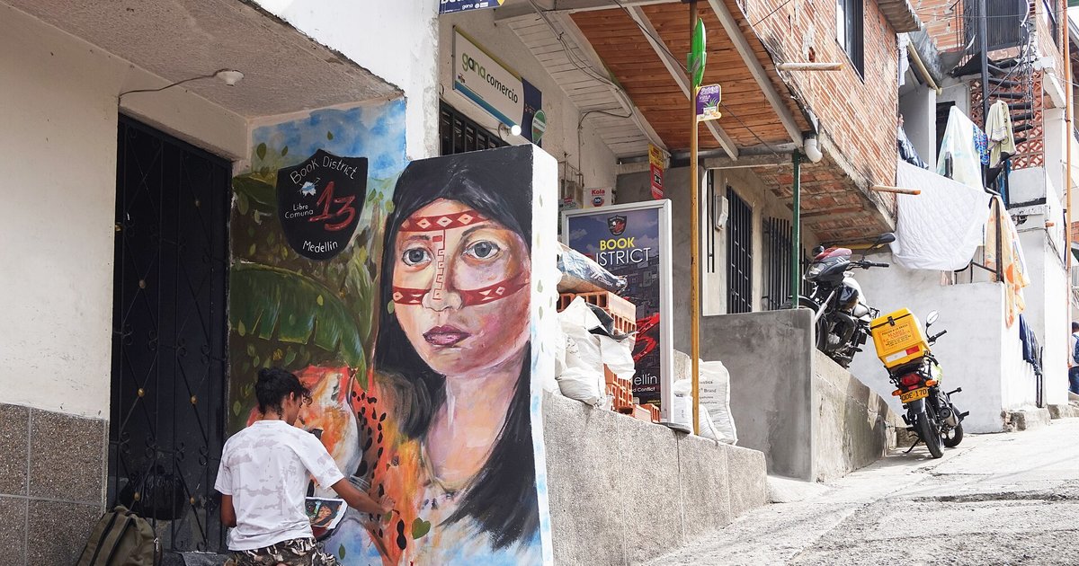 medellin comuna 13 ciudad pablo escobar tour lugar real